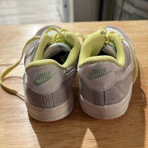 Nike Kids Suede Low-Top Sneakers - Light Gray with Lime